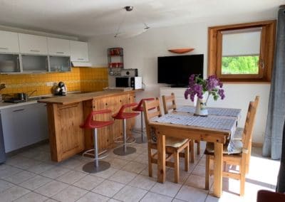 Appartement à proximité de Chantemerle - Cuisine et coin-repas Orée du bois